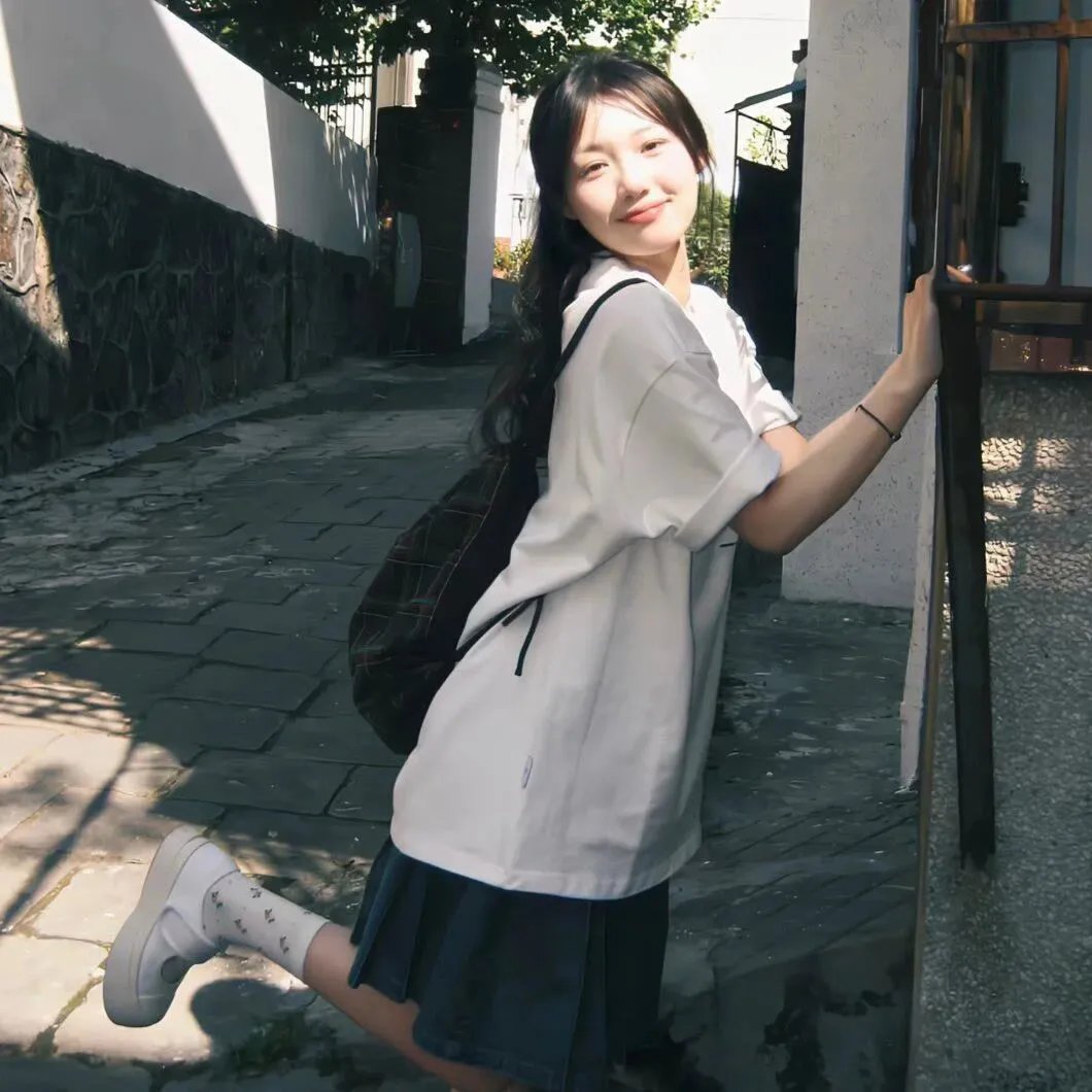 蓝天花朵